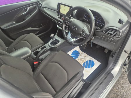 2017 Hyundai i30 SE NAV BLUE DRIVE 110 5DR 110PS €11,750 thumbnail