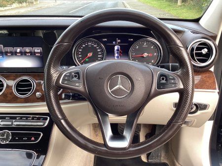 2017 Mercedes-Benz E Class E 220 d 220D Exclusive 4DR Auto €23,750 thumbnail
