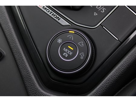 2018 Volkswagen Tiguan - thumbnail 19