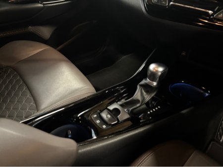 2023 Toyota C-HR HYBRID SOL 4DR AUTO €24,499 thumbnail