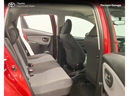 2015 Toyota Yaris - thumbnail 11