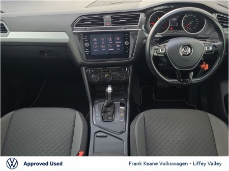 2019 Volkswagen Tiguan COMFORTLINE AUTO 2.0 TDI 150HP *INDIUM GREY METALLIC* €24,895 thumbnail