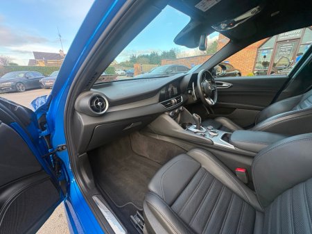 2024 Alfa Romeo Giulia - thumbnail 14