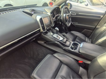 2016 Porsche Cayenne 3.0 S E-HYBRID 5DR AUTO €32,995 thumbnail