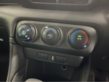 2020 Toyota Yaris - thumbnail 9