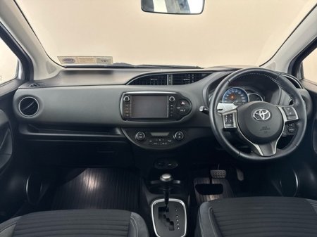2015 Toyota Yaris - thumbnail 8