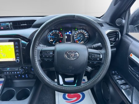2024 Toyota Hilux *NO VAT* 2.8 INVINCIBLE AUTO #319 €51,999 thumbnail