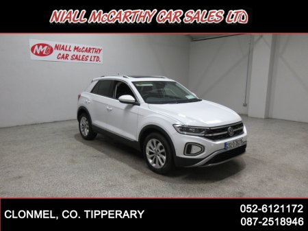 2023 Volkswagen T-Roc - thumbnail 1