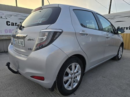 2013 Toyota Yaris - thumbnail 3