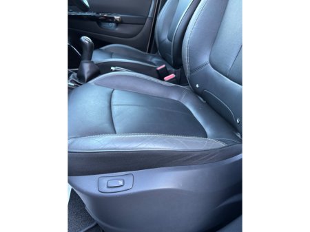 2016 Renault Captur - thumbnail 40