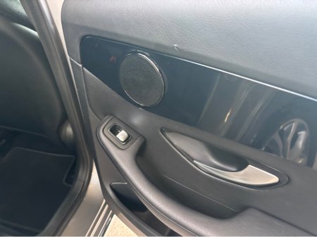 2017 Mercedes-Benz C Class - thumbnail 3