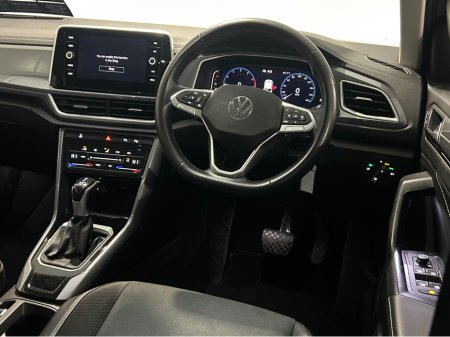 2023 Volkswagen T-Roc STYLE 1.5 TSI D7F 150HP €29,950 thumbnail