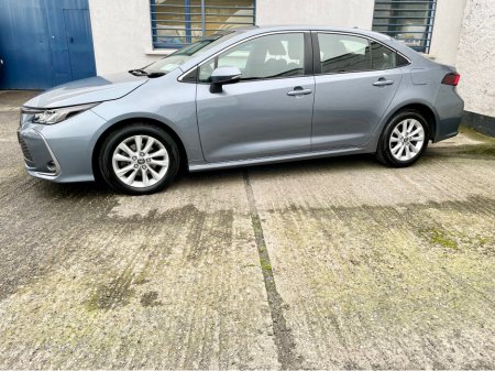 2024 Toyota Corolla LUNA SALOON 4DR AUTO 1.8 PETROL/ELECTRIC SELF CHARGING HYBRID €27,950 thumbnail
