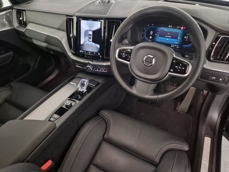 2025 Volvo XC60 T8 AWD PHEV Ultra Black Edition €71,950 thumbnail