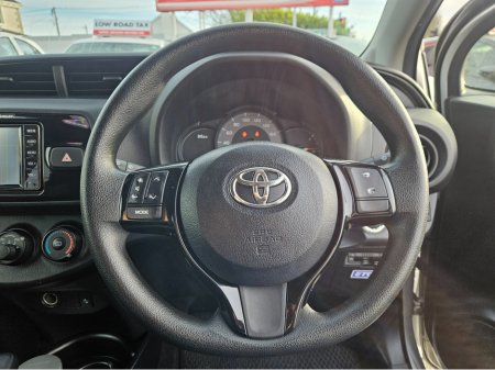 2019 Toyota Yaris - thumbnail 8