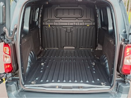 2026 Opel Combo SPORTIVE L1H1 1.5TD 100BHP **TOP SPEC** thumbnail