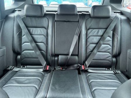 2018 Volkswagen Tiguan R-LINE 4MOTION BLACK EDITION 2.0 TDI // FULL SERVICE HISTORY // LEATHER HEATED SEATS // 360 PARKING CAMERAS €29,900 thumbnail