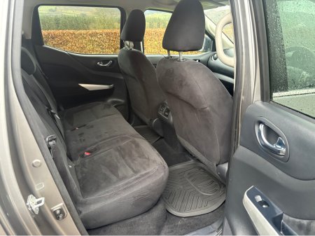 2018 Nissan Navara - thumbnail 9