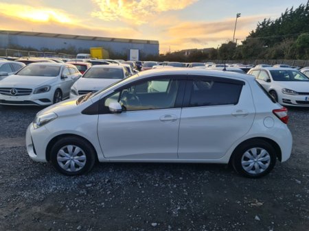 2019 Toyota Vitz - view 3