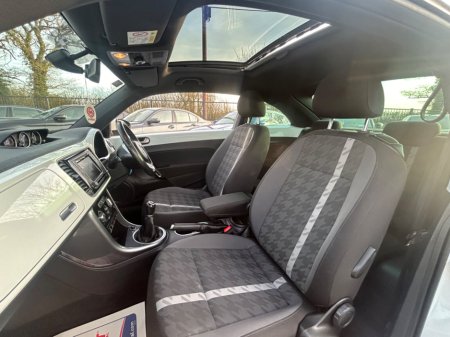 2017 Volkswagen Beetle - thumbnail 9