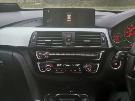 2017 BMW 3 Series - thumbnail 18