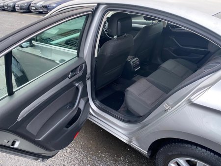 2015 Volkswagen Passat - thumbnail 2