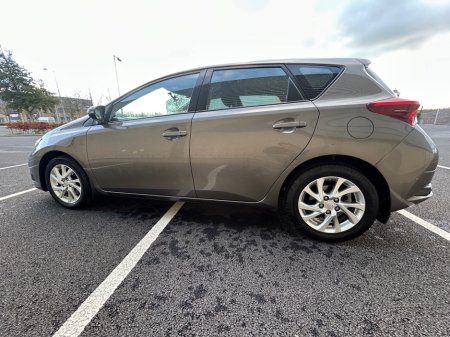 2017 Toyota Auris 1.4 D-4D AURA €11,995