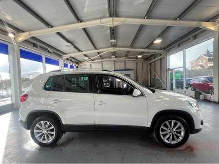 2012 Volkswagen Tiguan SPORT 2.0 TDI MANUAL 6SPEED FWD 110HP 4DR €8,950 thumbnail