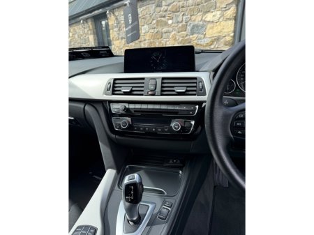 2017 BMW 3 Series - thumbnail 12