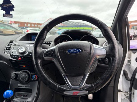 2016 Ford Fiesta - thumbnail 6