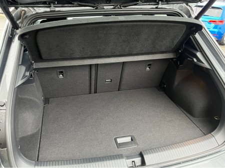 2022 Volkswagen T-Roc R-LINE AUTOMATIC 2.0 DIESEL //HIGH SPEC////HEATED SEATS//ADAPTIVE CRUISE CONTROL//KEYLESS ENTRY//REVERSE CAMERA// €29,950 thumbnail