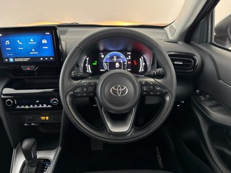 2025 Toyota Yaris Cross Luna Hybrid *Pearl White* €30,950 thumbnail