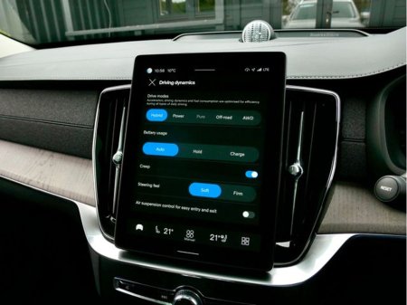 2025 Volvo XC90 - thumbnail 23