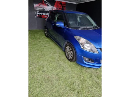 2012 Suzuki Swift - thumbnail 2