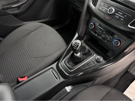 2017 Ford Focus - thumbnail 13