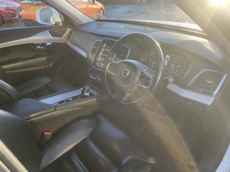 2021 Volvo XC90 Momentum thumbnail