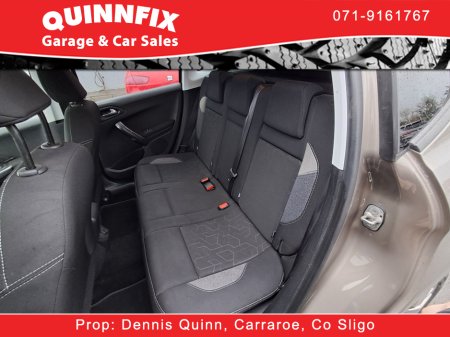 2018 Peugeot 2008 - thumbnail 17