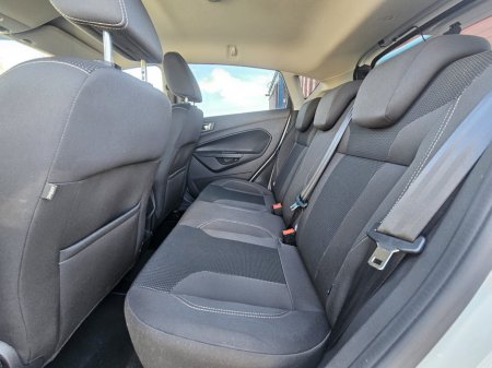 2016 Ford Fiesta - thumbnail 19