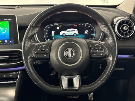 2023 MG HS EXCLUSIVE PHEV AUTO**PANORAMIC ROOF**DIGITAL DASH**TOUCH SCREEN APPLE CAR PLAY**MULTIFUNCTIONAL STEERING WHEEL**HEATED LEATHER SEATS**ELECTRIC SEATS**ELECTRIC FOLDING MIRRORS**ELECTRIC TAILGATE** €27,995 thumbnail