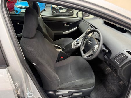 2015 Toyota Prius - thumbnail 19