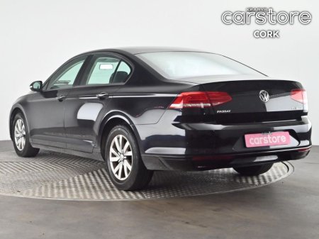 2017 Volkswagen Passat - thumbnail 3