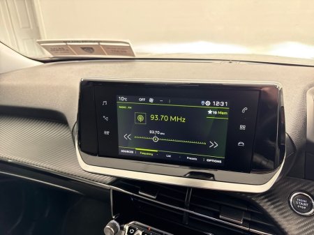 2021 Peugeot 2008 - thumbnail 18