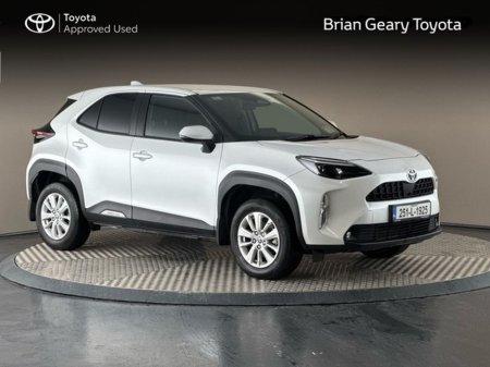 2025 Toyota Yaris Cross Luna Hybrid *Pearl White* €30,950 thumbnail