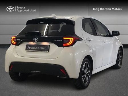 2024 Toyota Yaris - thumbnail 2