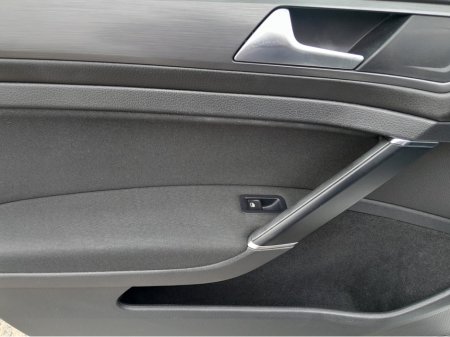 2017 Volkswagen Golf - thumbnail 22