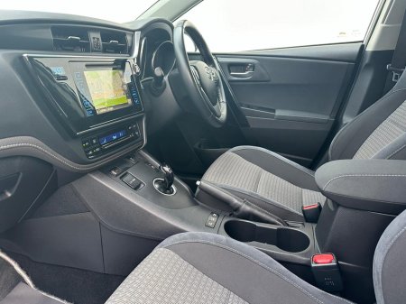 2018 Toyota Auris 1.8 HYBRID LUNA SPORT 136BHP AUTO LOW KM €16,450 thumbnail