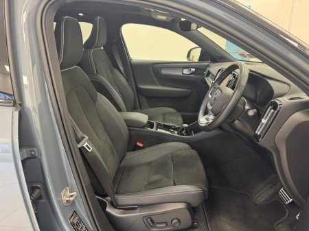 2022 Volvo XC40 - thumbnail 9