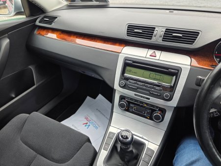 2010 Volkswagen Passat - thumbnail 10