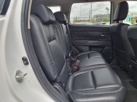 2016 Mitsubishi Outlander - thumbnail 28