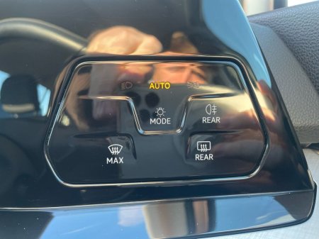 2024 Volkswagen Golf 2.0 TDI 115HP Life €28,975 thumbnail